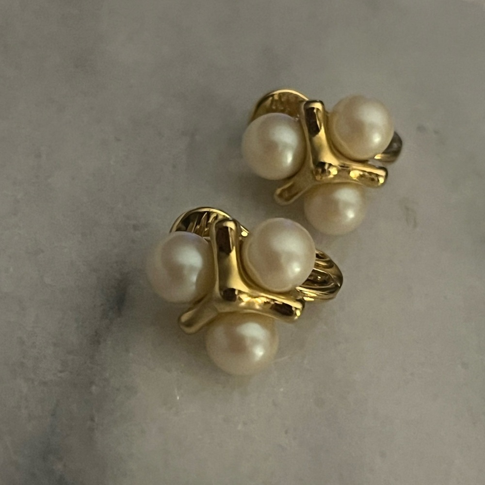 Elegant Vintage Monet Gold plated and faux Pearl Earrings